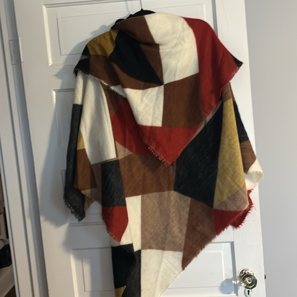 Grace & Lace Geometric Cape/Poncho - Picture 4 of 4